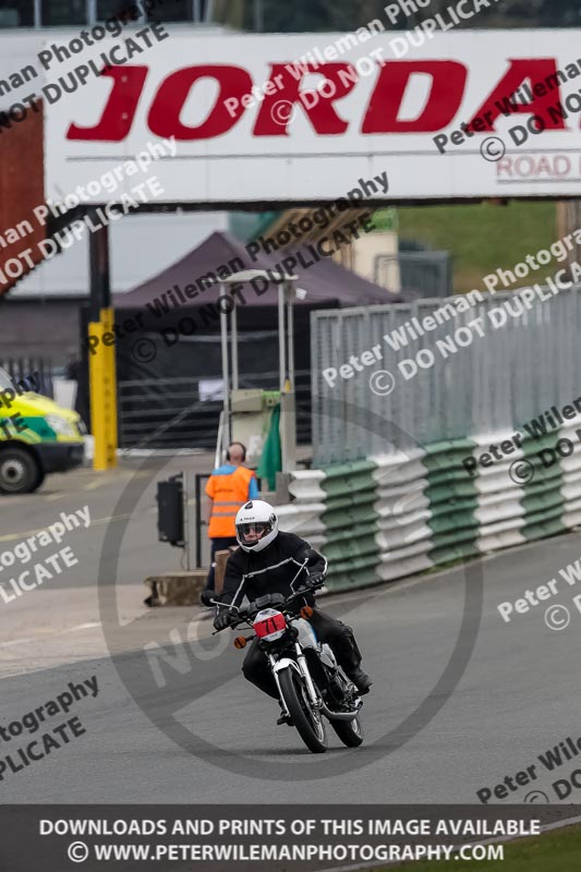 Vintage motorcycle club;eventdigitalimages;mallory park;mallory park trackday photographs;no limits trackdays;peter wileman photography;trackday digital images;trackday photos;vmcc festival 1000 bikes photographs